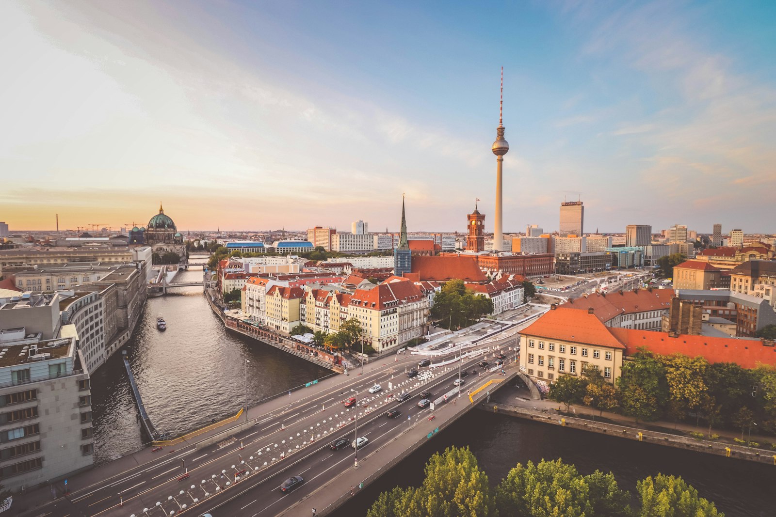 Langdock und ECODYNAMICS: Eine Plattform-Partnerschaft für europäische KI-Adoption